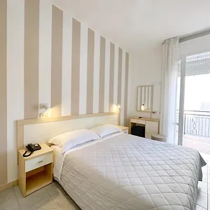 3* Hotel Aura Living